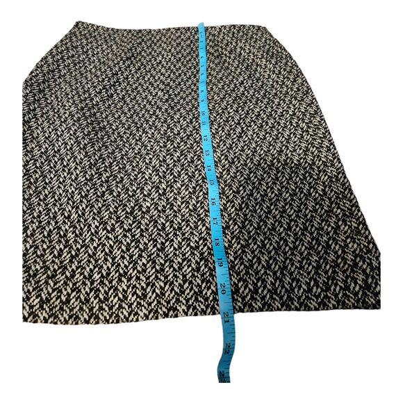 Dalia Collection Size 4 Pencil Skirt - Picture 5 of 5